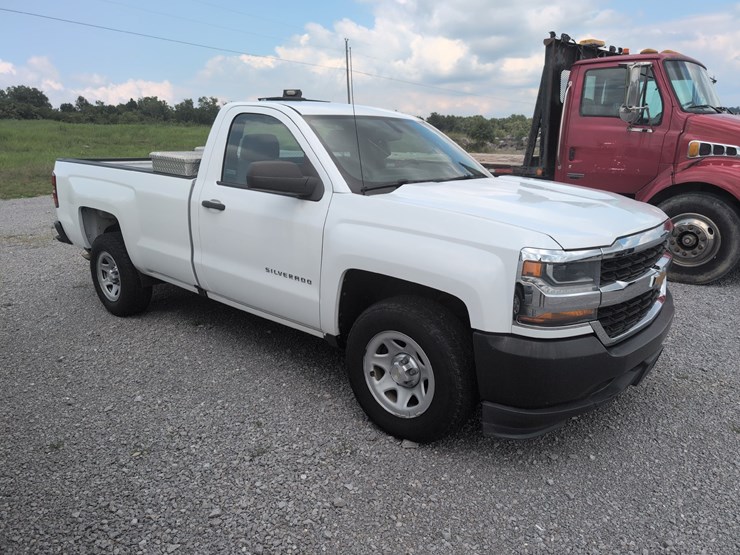 2018-chevrolet-silverado-1500-image-2