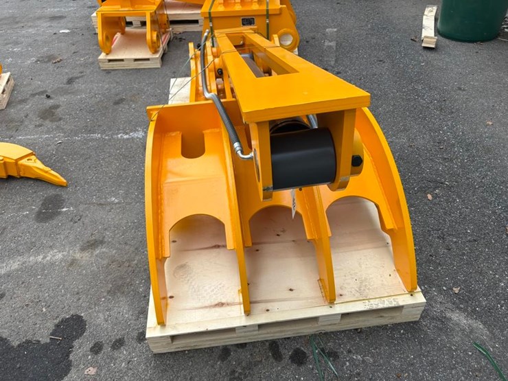 caterpillar-320-image-4