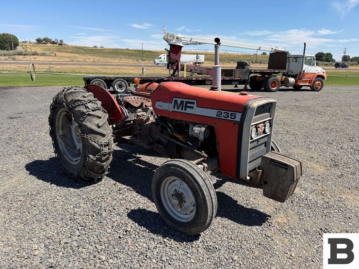 1975-massey-ferguson-235-image-9