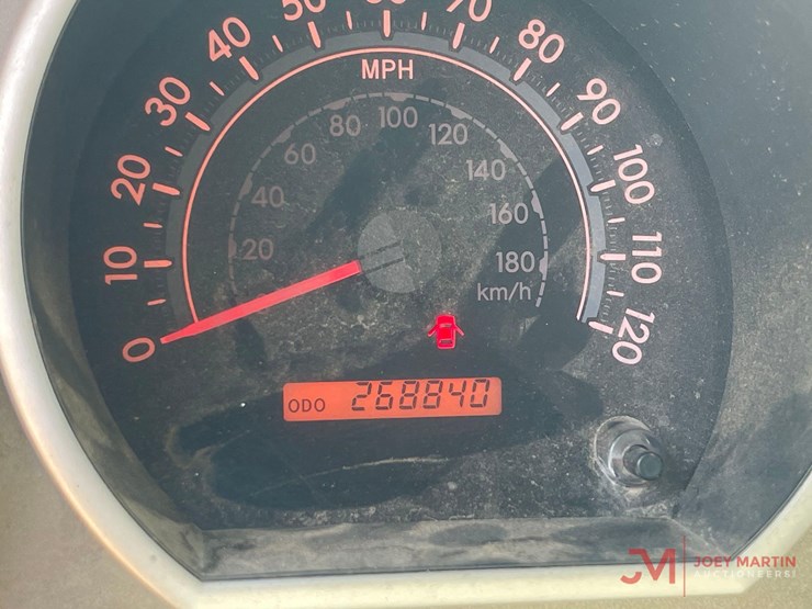 2010-toyota-tundra-sr5-image-29