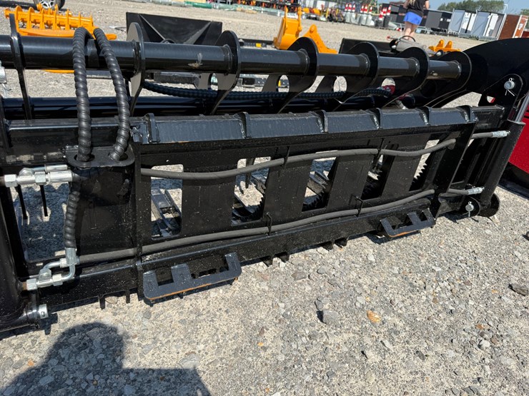 #2031-•-unused-future-clg72-skid-steer-curved-log-grabber-chxmq2605137-inv#48872-image-11