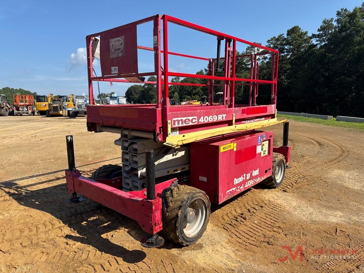2015-mec-4069rt-rough-terrain-scissor-lift-image-3