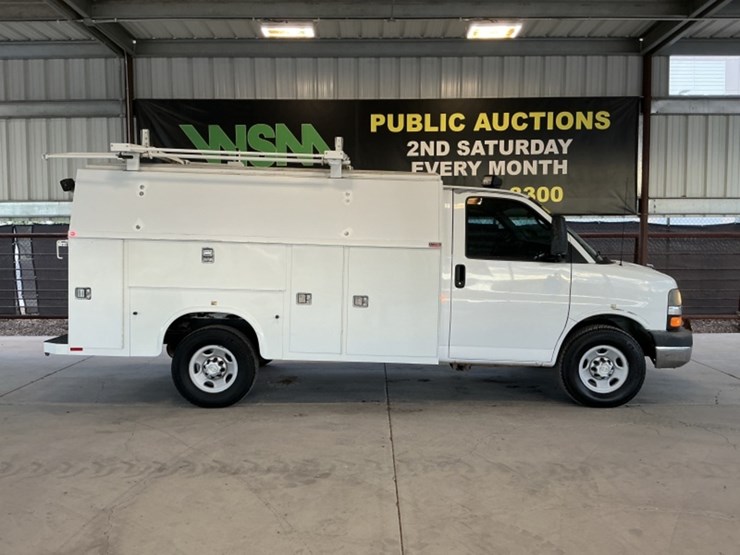 2013-chevrolet-express-3500-image-1