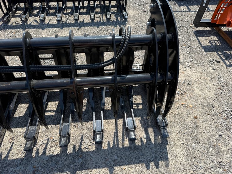 #2030-•-unused-future-clg72-72"-skid-steer-curbed-log-grabber-inv#48889-image-8