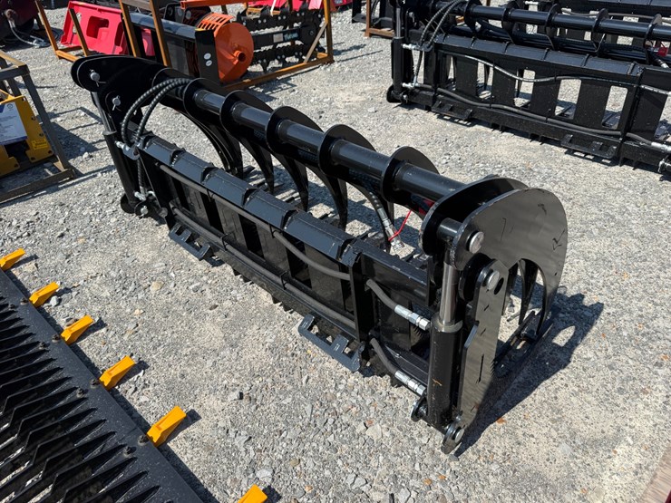 #2029-•-unused-future-clg72-skid-steer-curved-log-grabber-chxmq2605138-inv#48871-image-1
