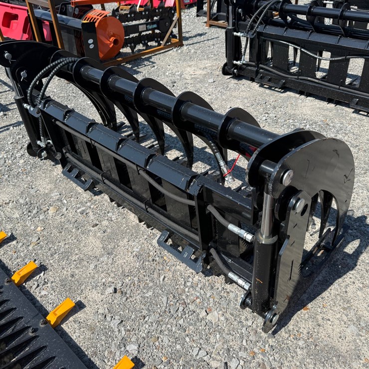 #2029 • Unused Future CLG72 Skid Steer Curved Log Grabber CHXMQ2605138 INV#48871