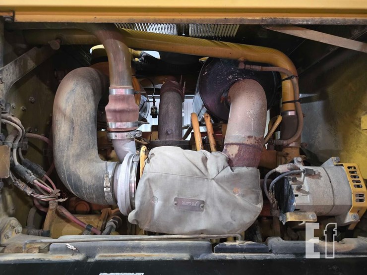 2005-caterpillar-143h-image-27