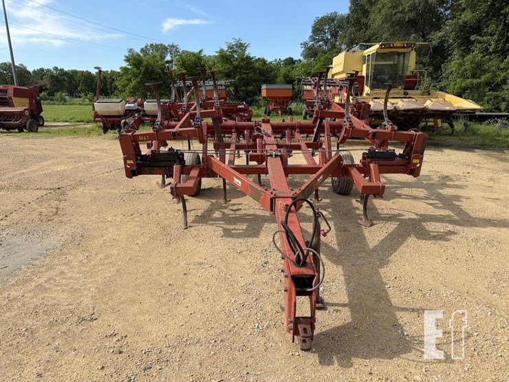white-field-cultivator-image-2