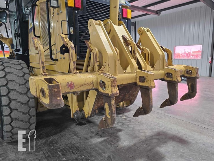 2010-caterpillar-160m-image-14