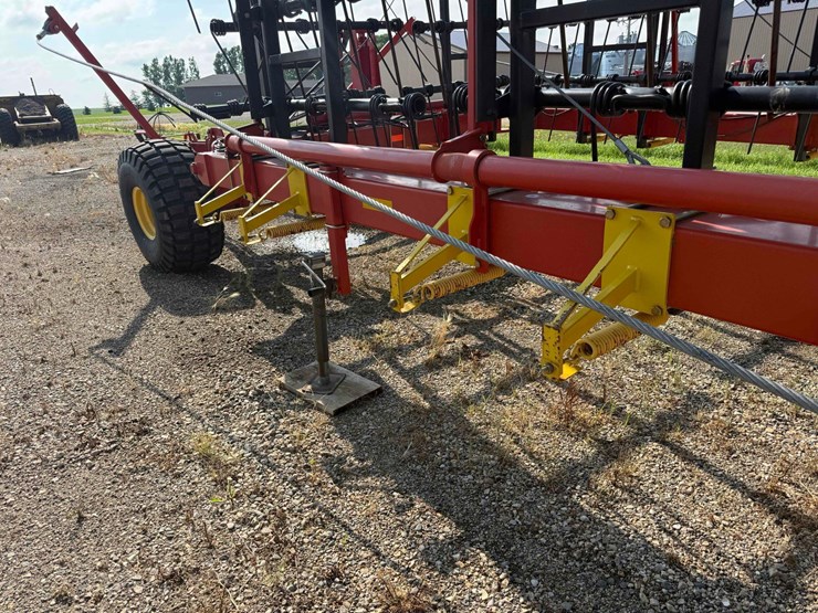 2013-bourgault-7200-image-22
