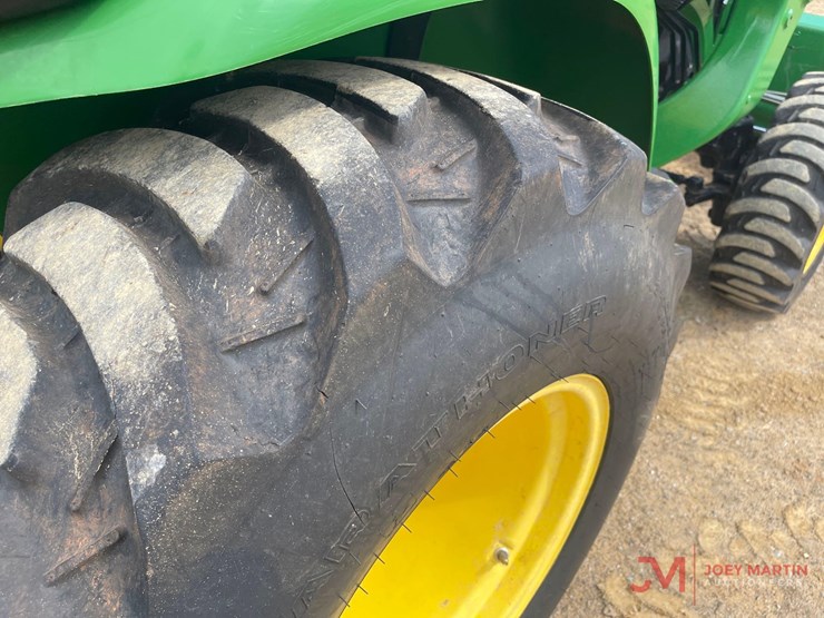 john-deere-3025e-utility-tractor-image-12