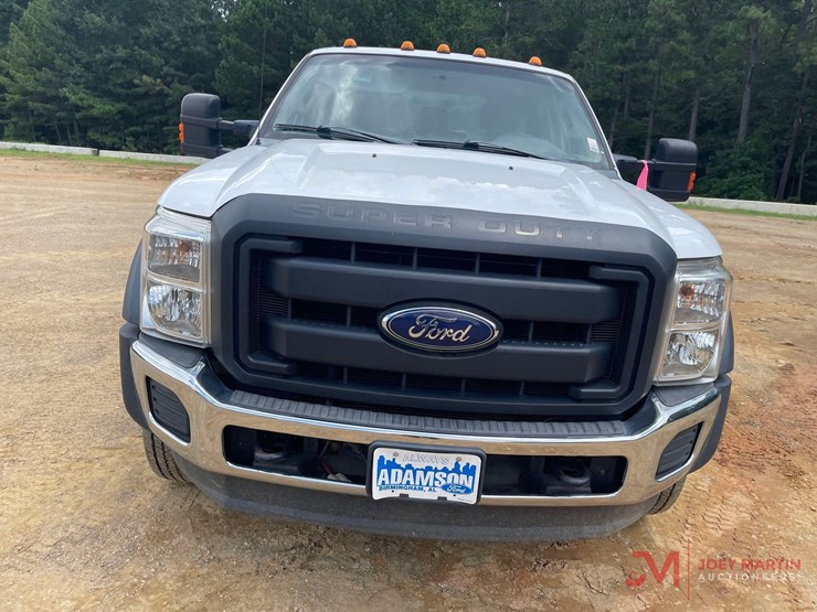 2016-ford-f-550-xl-super-duty-cab-&-chassis-truck-image-8
