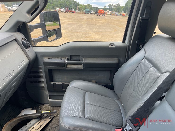 2016-ford-f-550-xl-super-duty-cab-&-chassis-truck-image-18