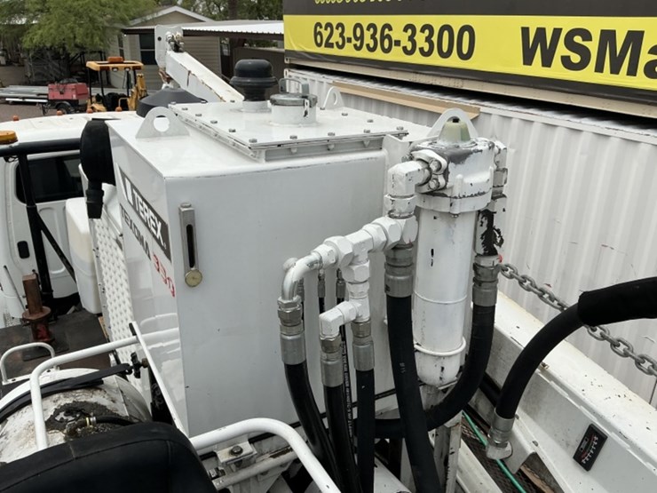 2016-freightliner-m2-106-image-22