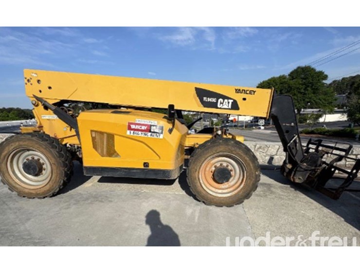 2015-caterpillar-tl943c-image-4
