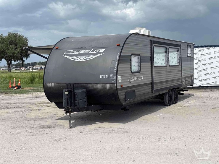 2019-forest-river-t/a-travel-trailer-image-2