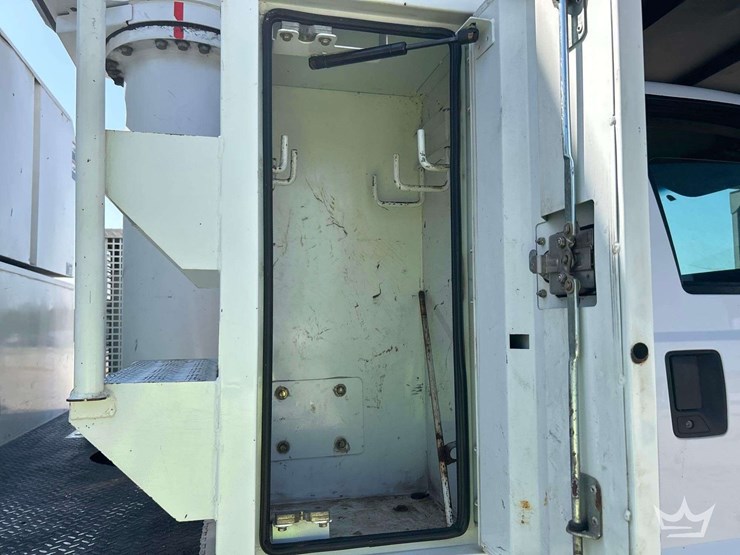 2016-ford-f750-image-29