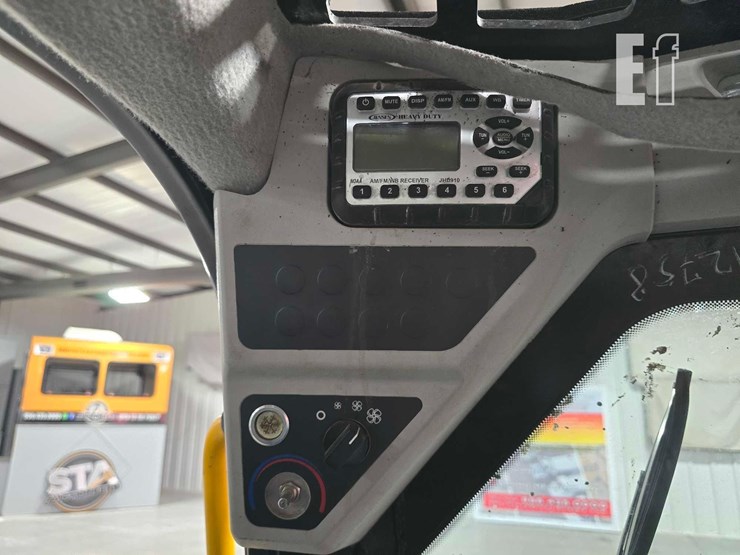 2021-jcb-3ts-8t-image-17