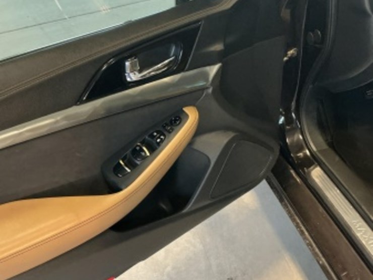2016-nissan-maxima-sdn-image-22