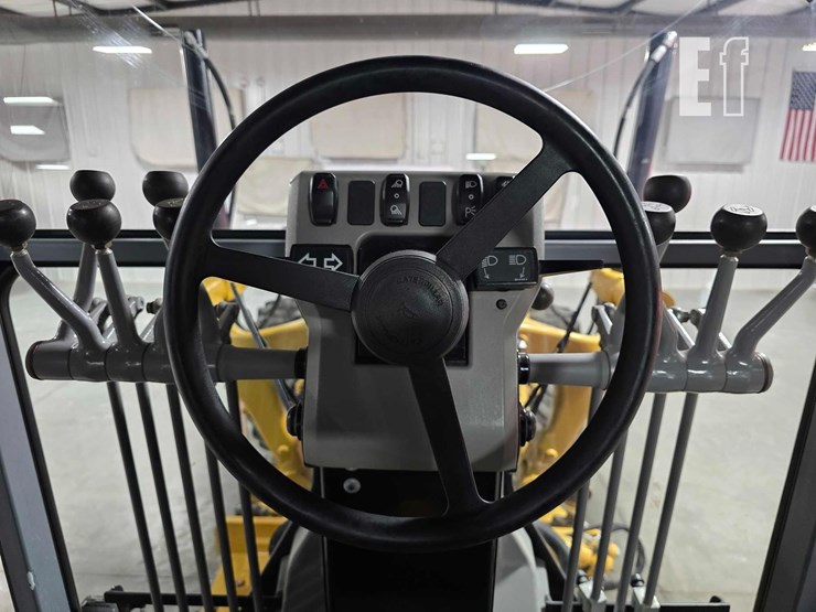 2021-caterpillar-120-image-16