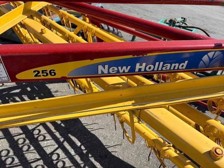 new-holland-256-image-3