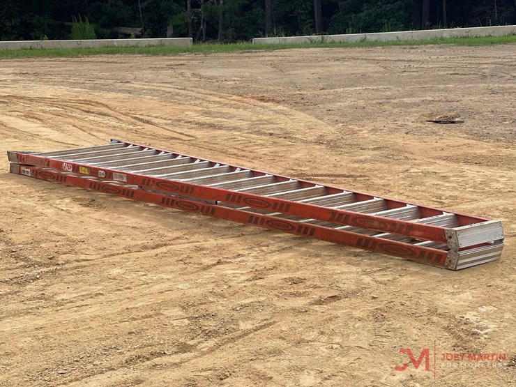 werner-20'-step-ladder-image-1