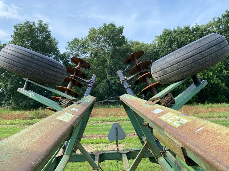john-deere-230-image-29