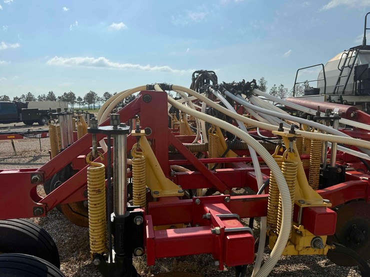 2006-bourgault-8710-air-seeder-image-42