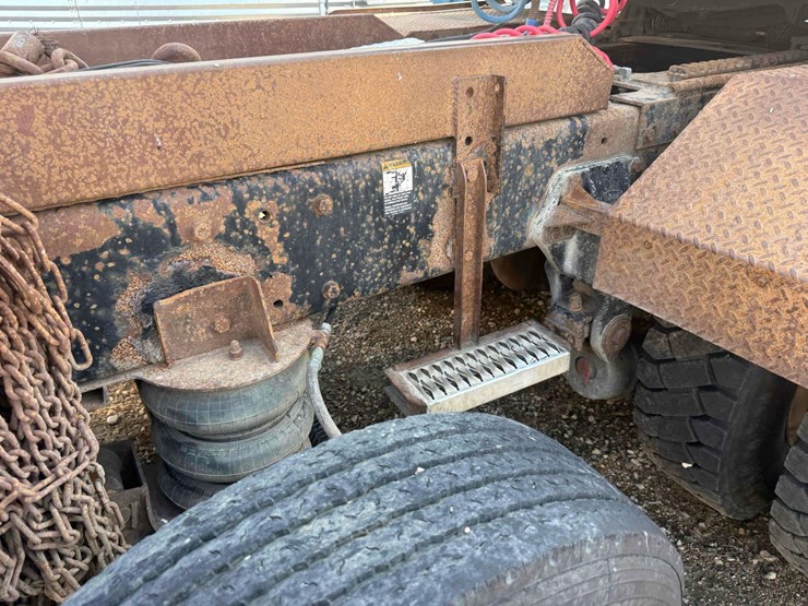 1995-peterbilt-379-image-21