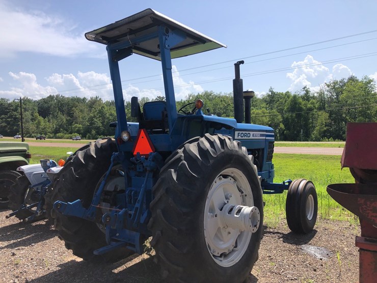 1977-ford-tractor-image-4