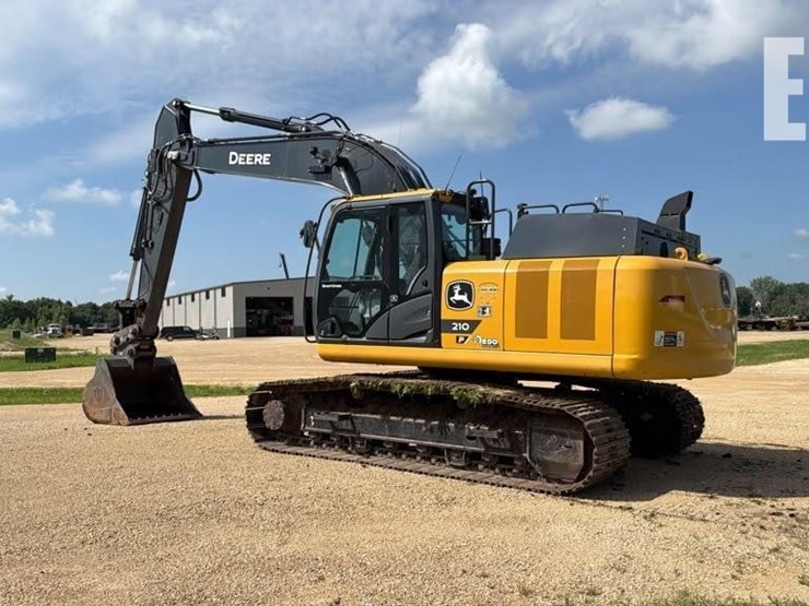 2023-deere-210-p-tier-image-2