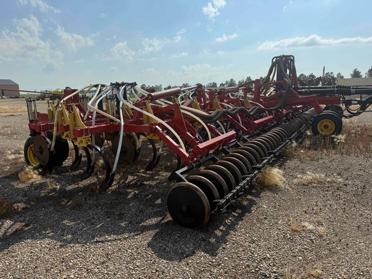 2006-bourgault-8710-air-seeder-image-47