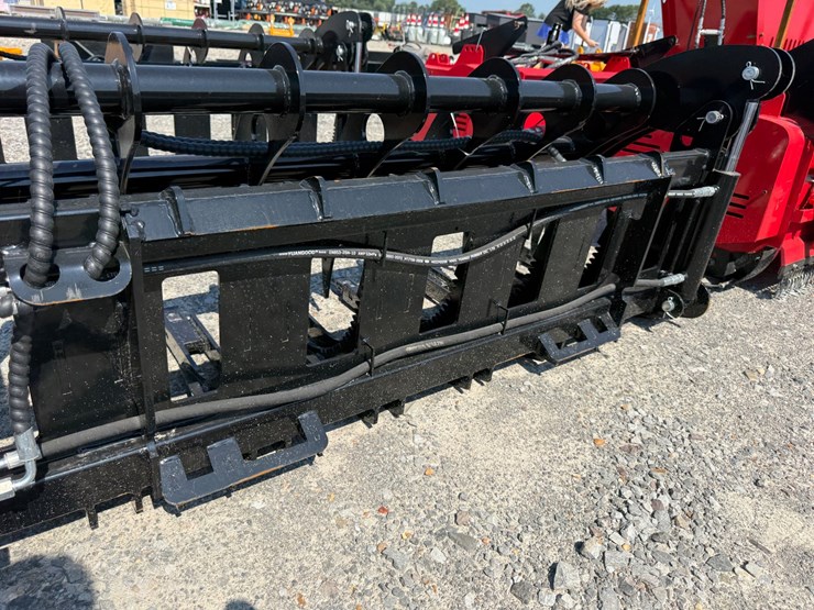 #2030-•-unused-future-clg72-72"-skid-steer-curbed-log-grabber-inv#48889-image-10