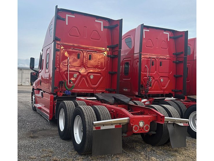 2024-freightliner-cascadia-126-image-2