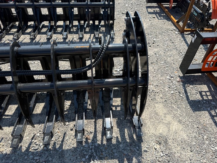 #2031-•-unused-future-clg72-skid-steer-curved-log-grabber-chxmq2605137-inv#48872-image-9