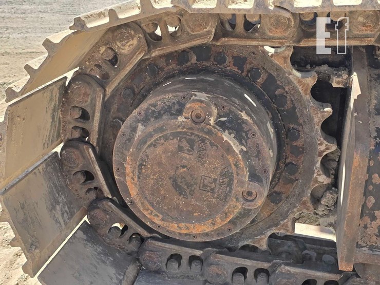 2024-caterpillar-340-image-31