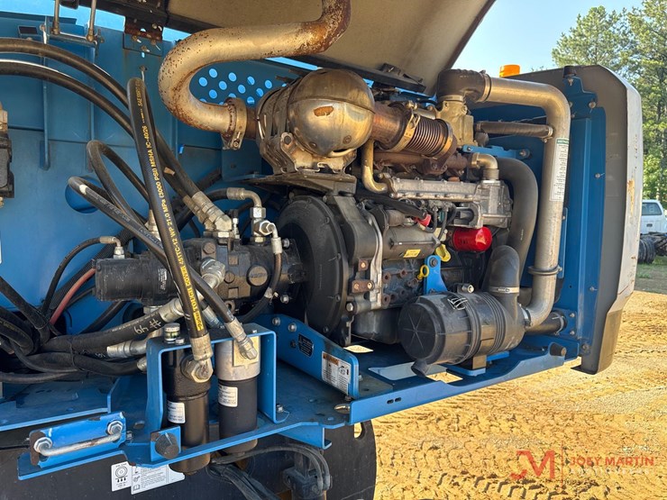 2016-genie-s-60x-boom-lift-image-14