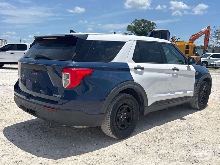 2020-ford-explorer-hybrid-awd-suv-image-3
