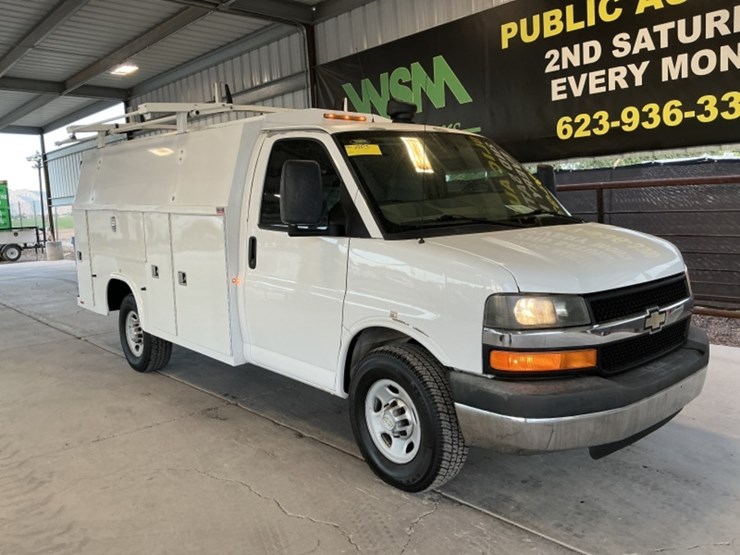 2013-chevrolet-express-3500-image-2