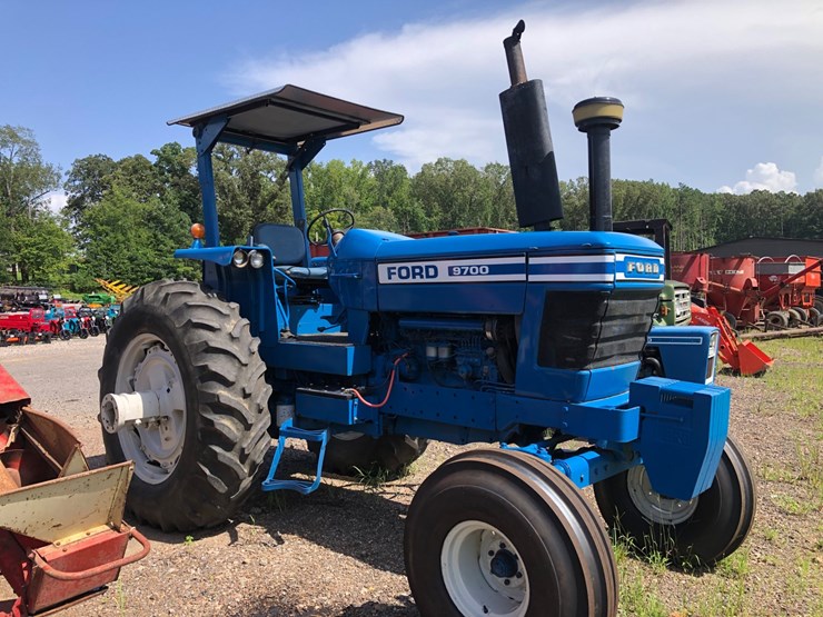 1977-ford-tractor-image-2