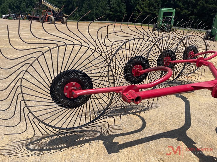 2016-maschio-gaspardo-girasole-t8c-hay-rake-image-8