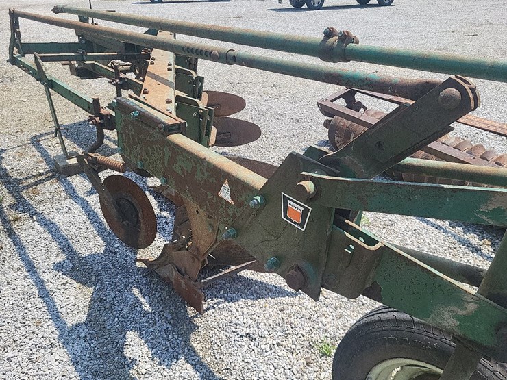oliver-545-in-furrow--4-bottom-moldboard-plow-w/coulters-image-18