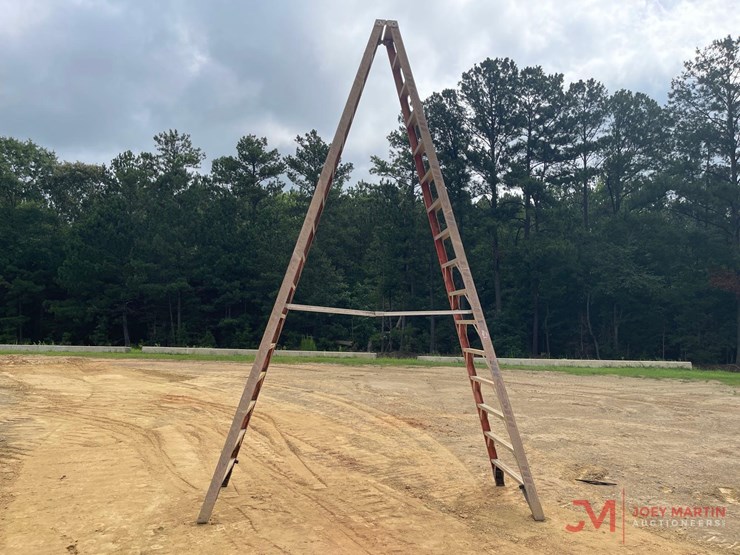 werner-20'-step-ladder-image-5