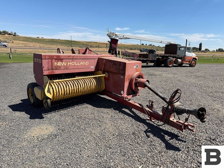 new-holland-570-image-8