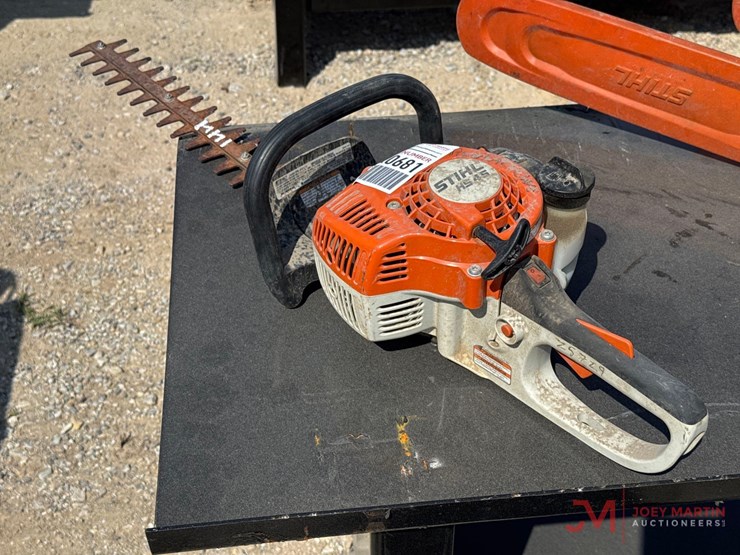 stihl-hs-45-gas-powered-hedge-trimmer-image-2