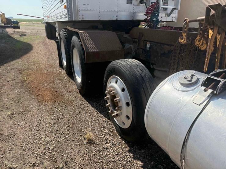 1995-peterbilt-379-image-10