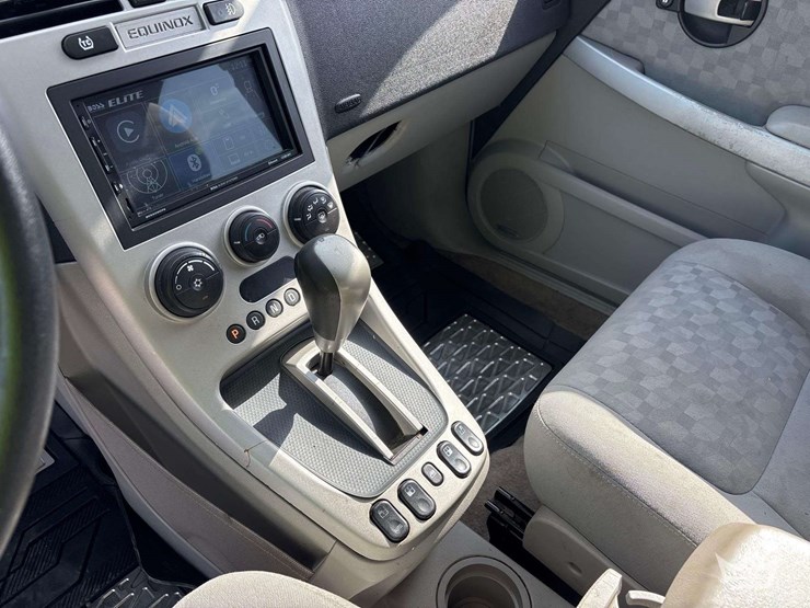 2006-chevrolet-equinox-image-16