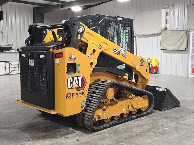 2025-caterpillar-255-image-3
