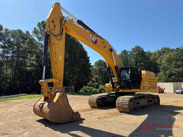 2024-caterpillar-352-image-29