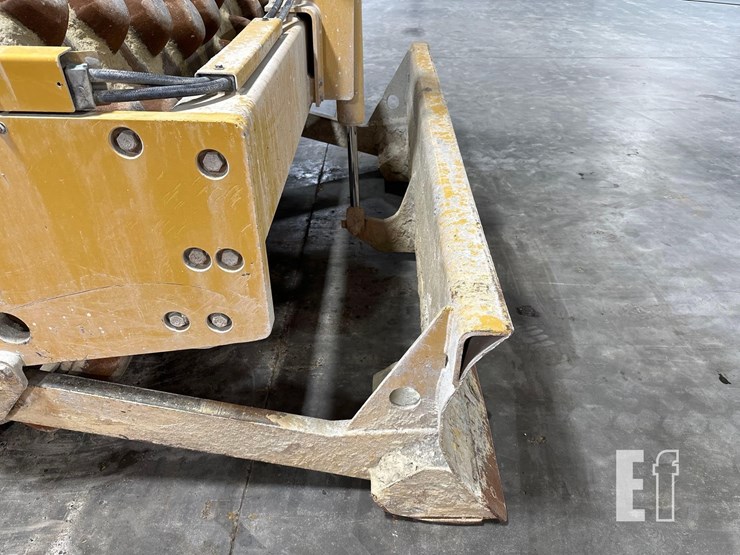 2019-caterpillar-cp56b-image-13